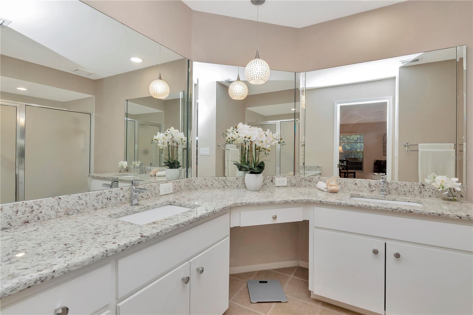 Image 12 of 50 For 3825 Darston Street