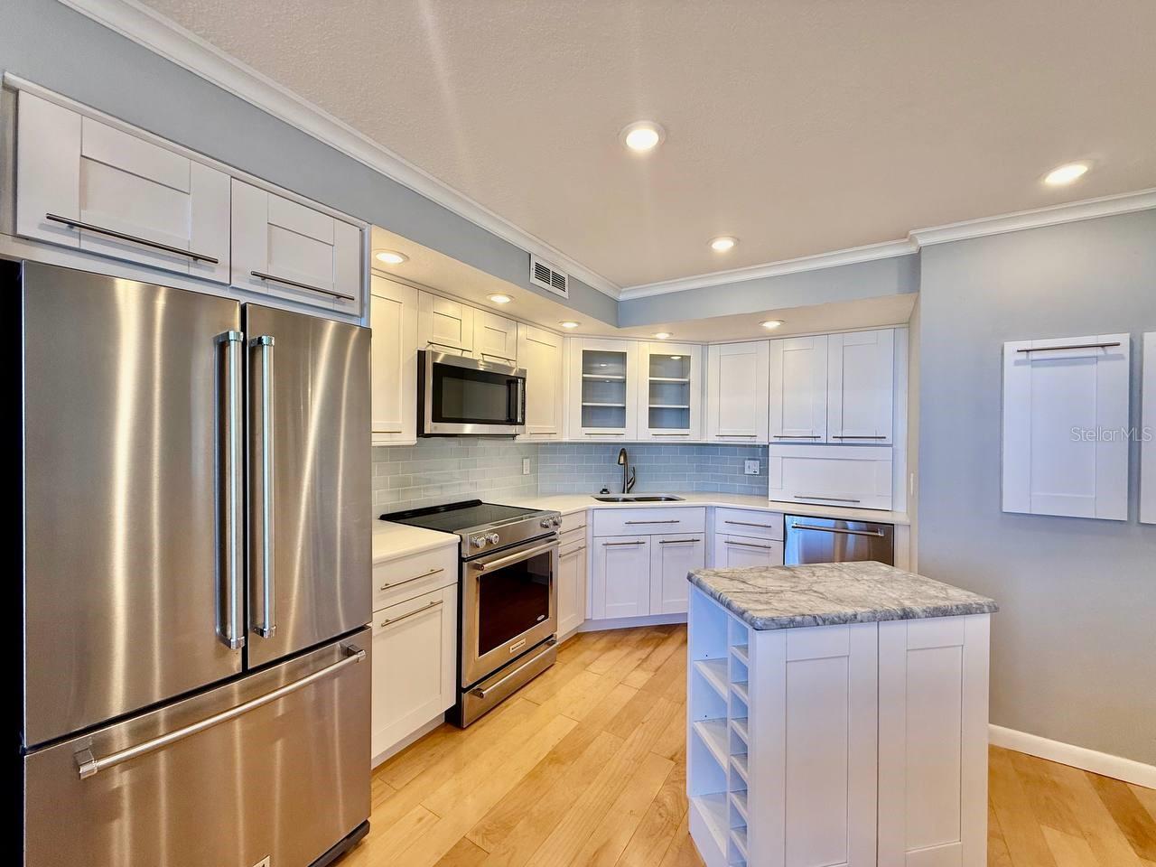 Image 14 of 37 For 2620 Cove Cay Drive 1001