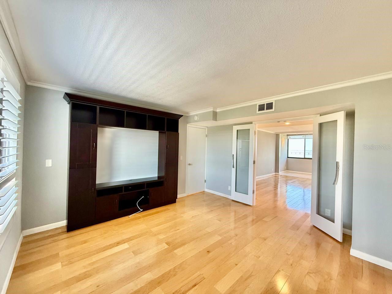 Image 20 of 37 For 2620 Cove Cay Drive 1001