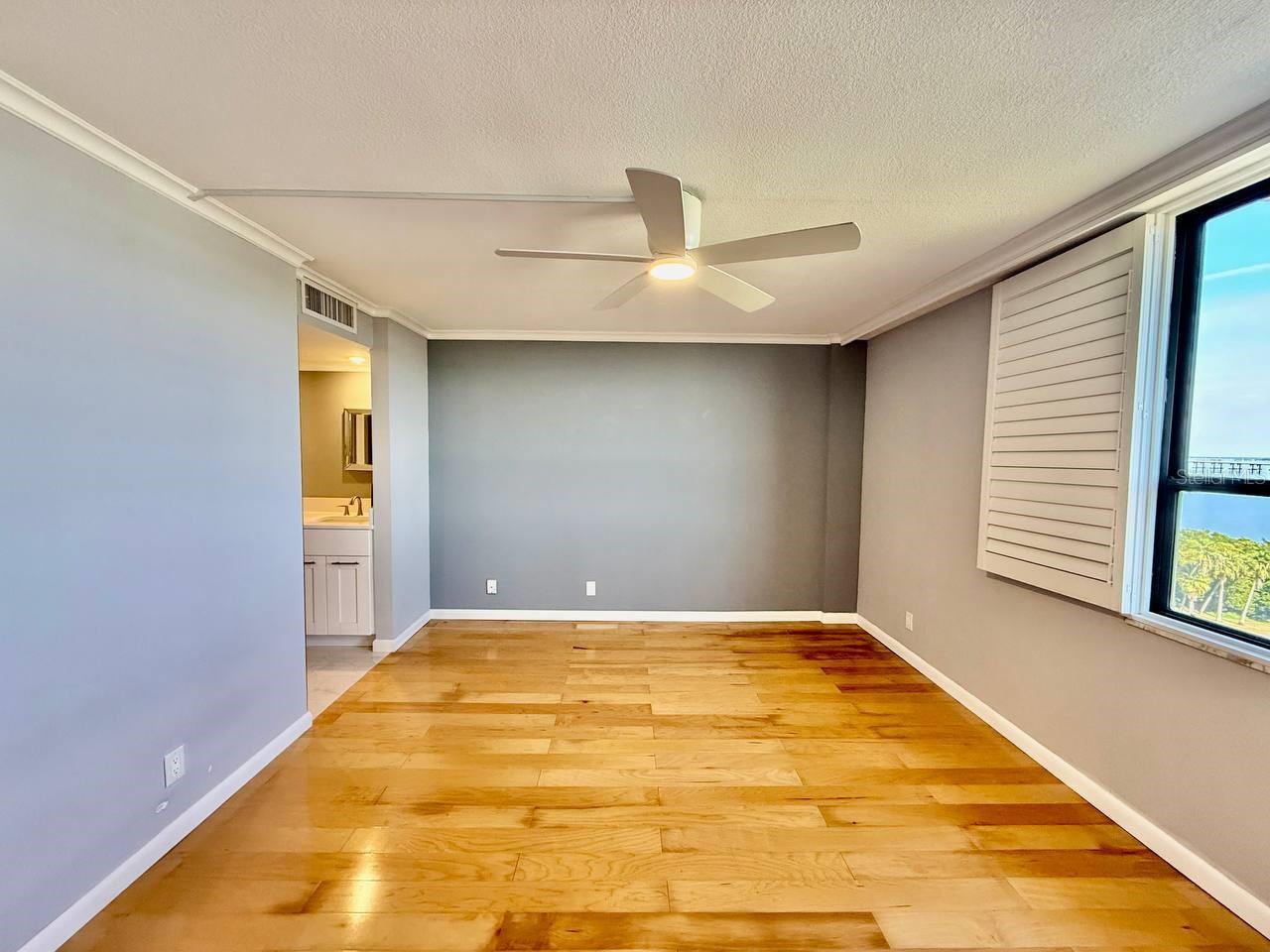 Image 24 of 37 For 2620 Cove Cay Drive 1001