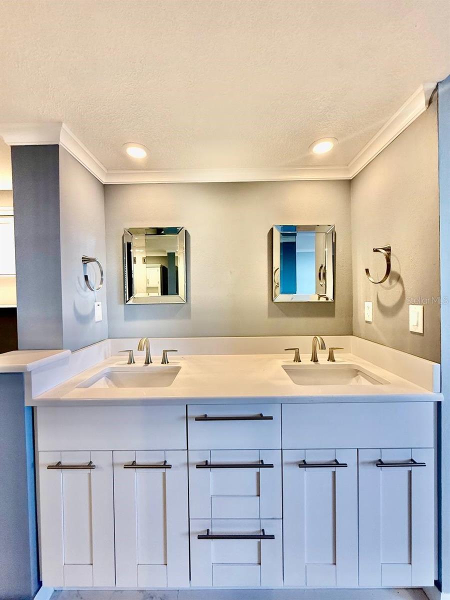 Image 26 of 37 For 2620 Cove Cay Drive 1001