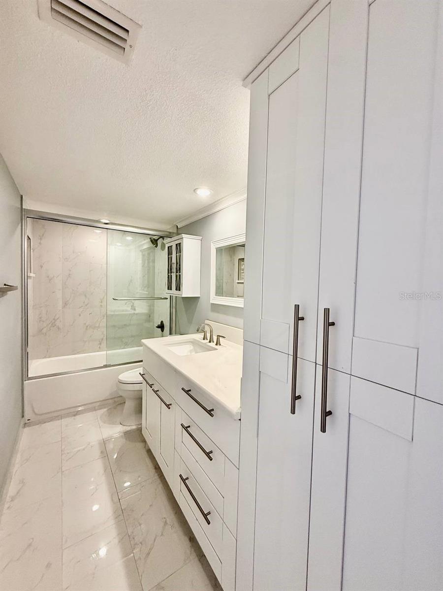 Image 31 of 37 For 2620 Cove Cay Drive 1001