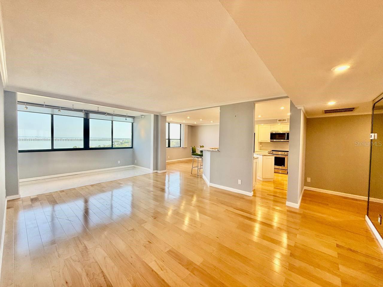 Image 5 of 37 For 2620 Cove Cay Drive 1001