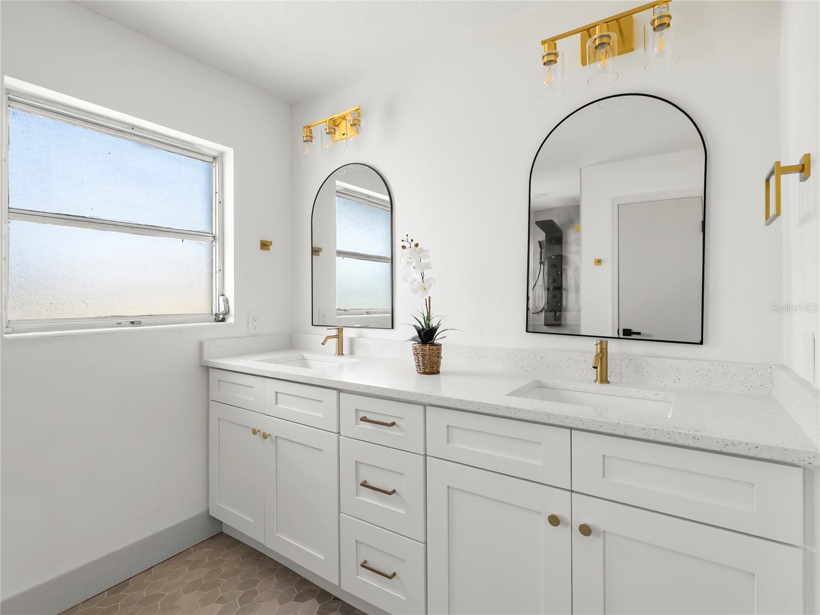 Image 11 of 27 For 5125 Louvre Avenue