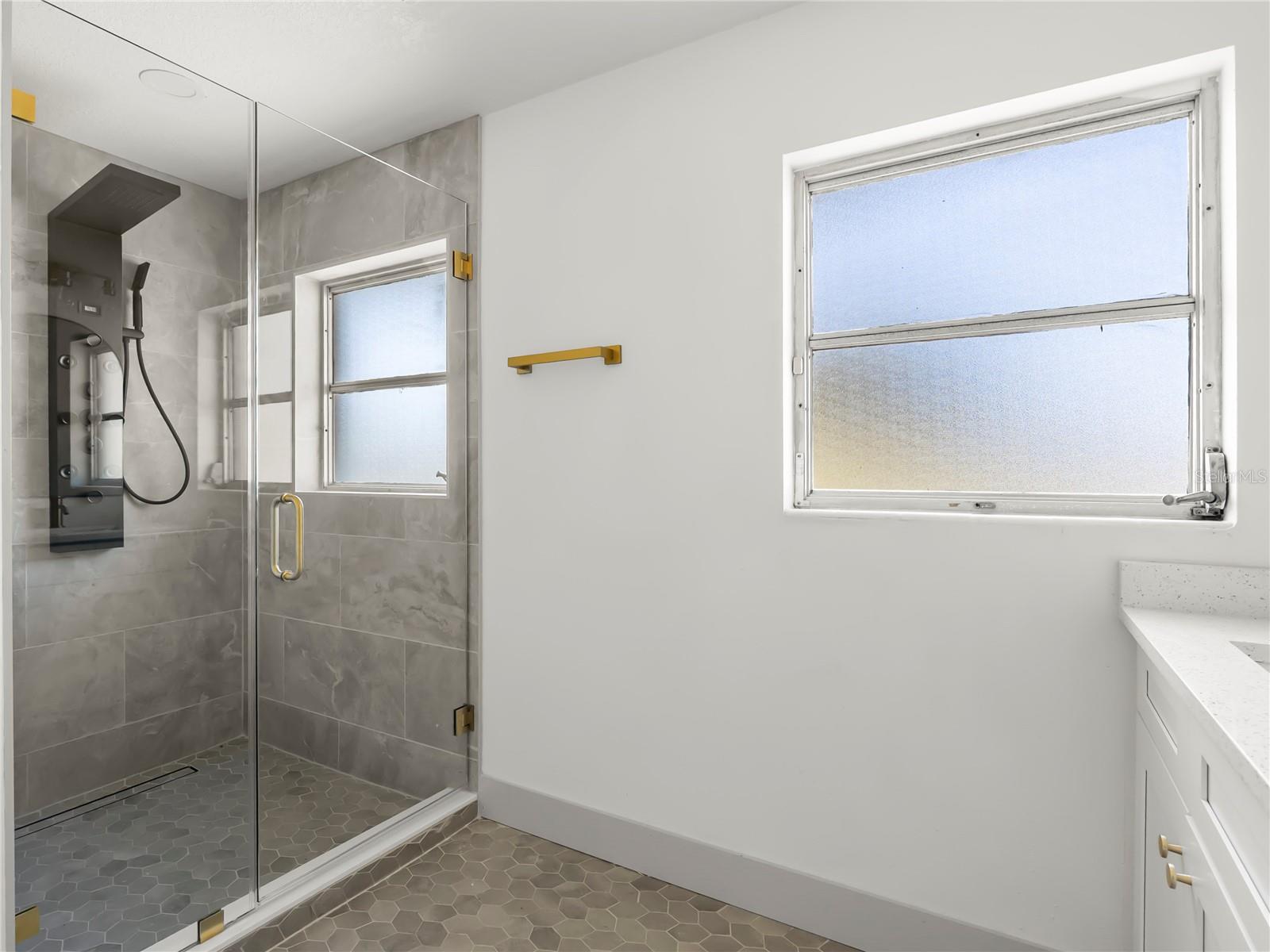 Image 12 of 27 For 5125 Louvre Avenue