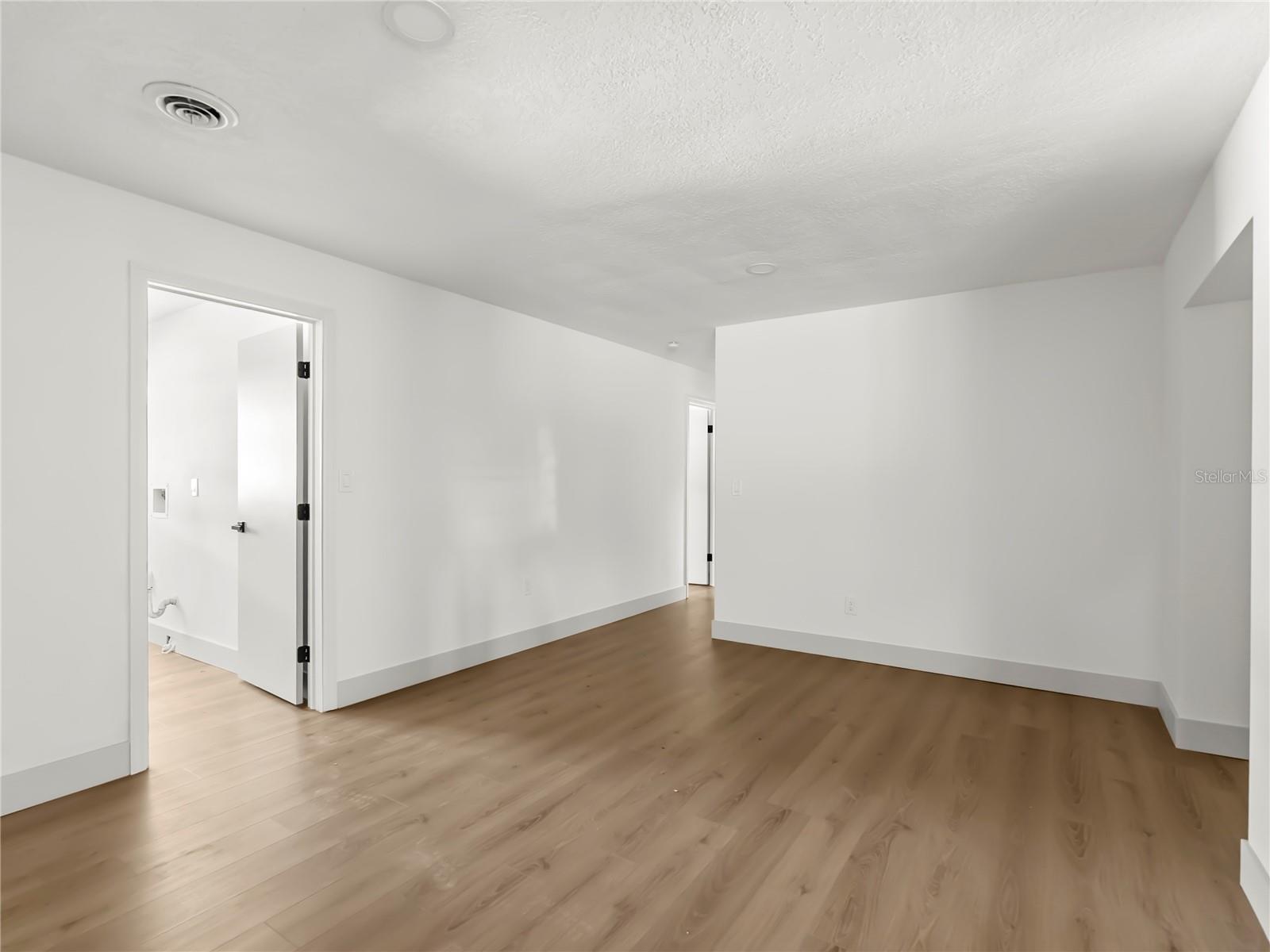 Image 15 of 27 For 5125 Louvre Avenue