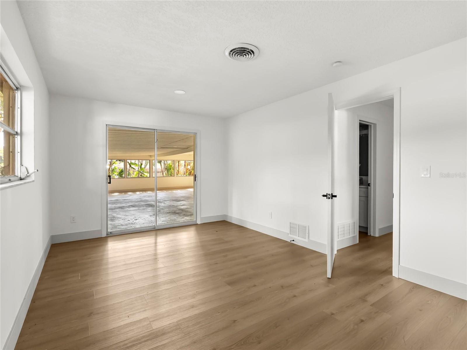 Image 17 of 27 For 5125 Louvre Avenue