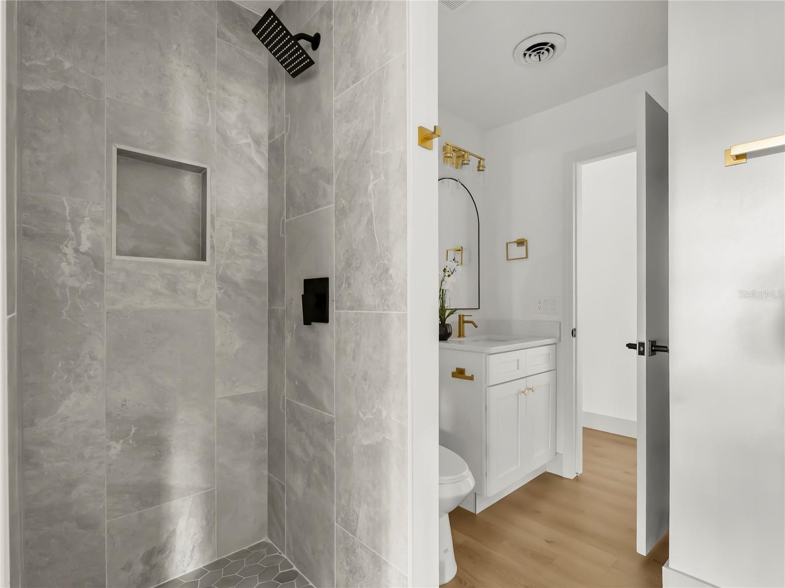 Image 18 of 27 For 5125 Louvre Avenue