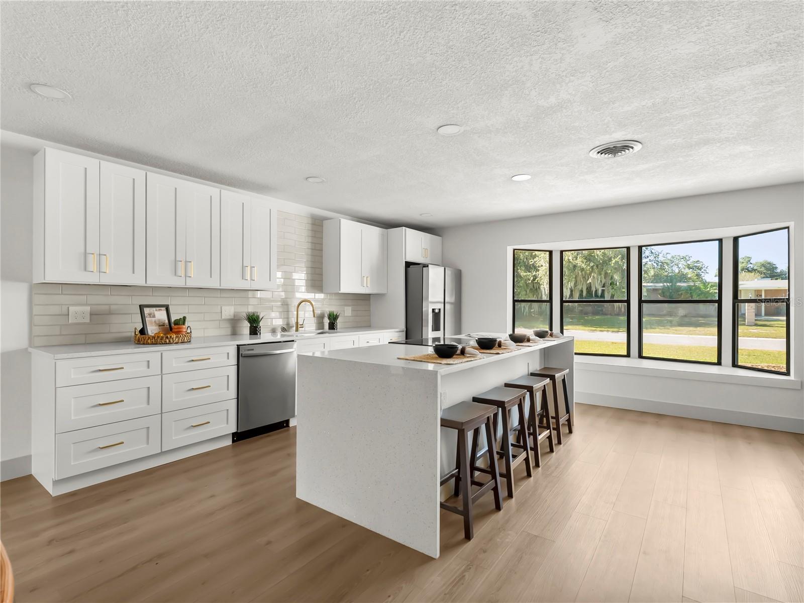 Image 2 of 27 For 5125 Louvre Avenue