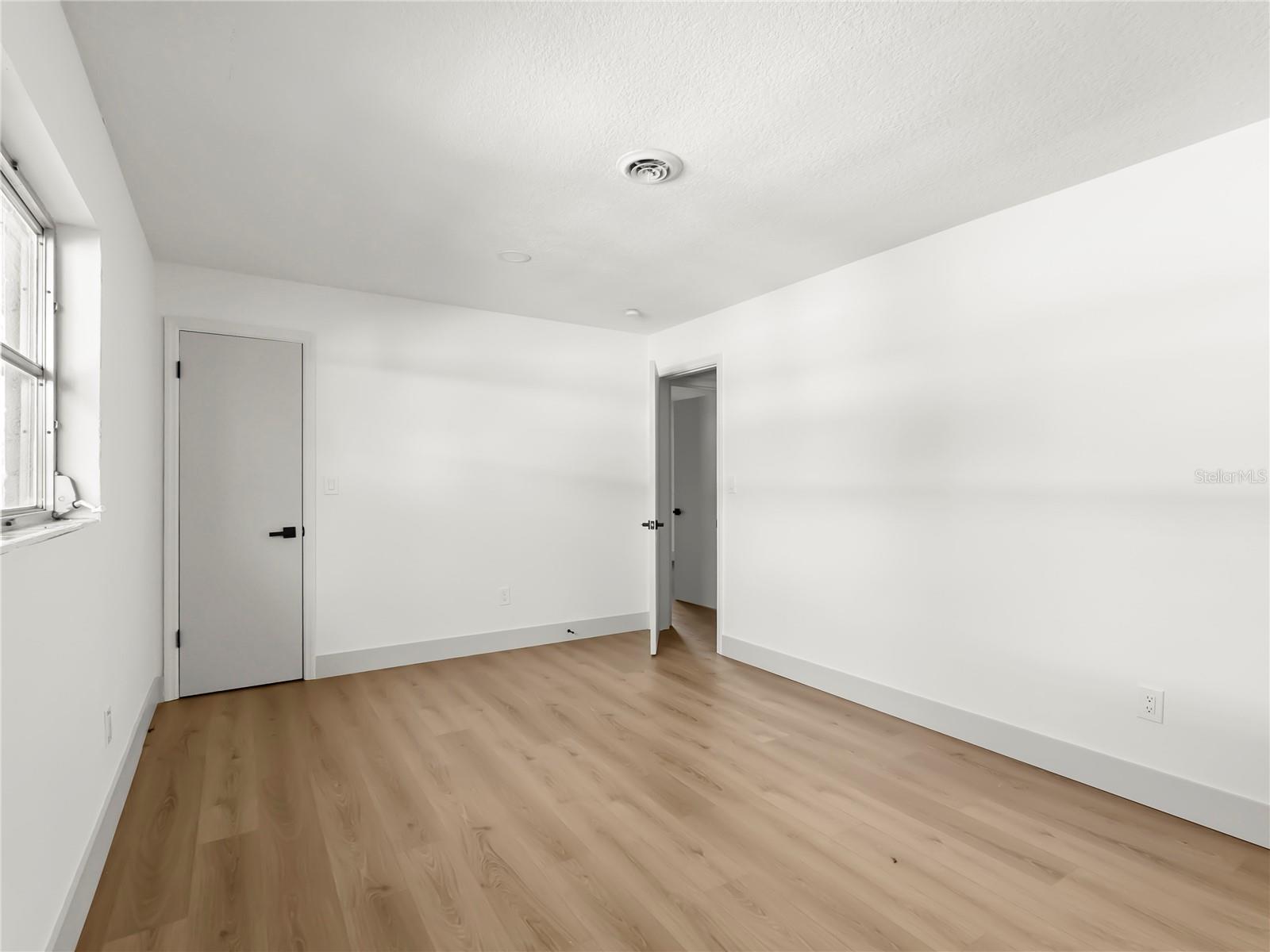 Image 20 of 27 For 5125 Louvre Avenue