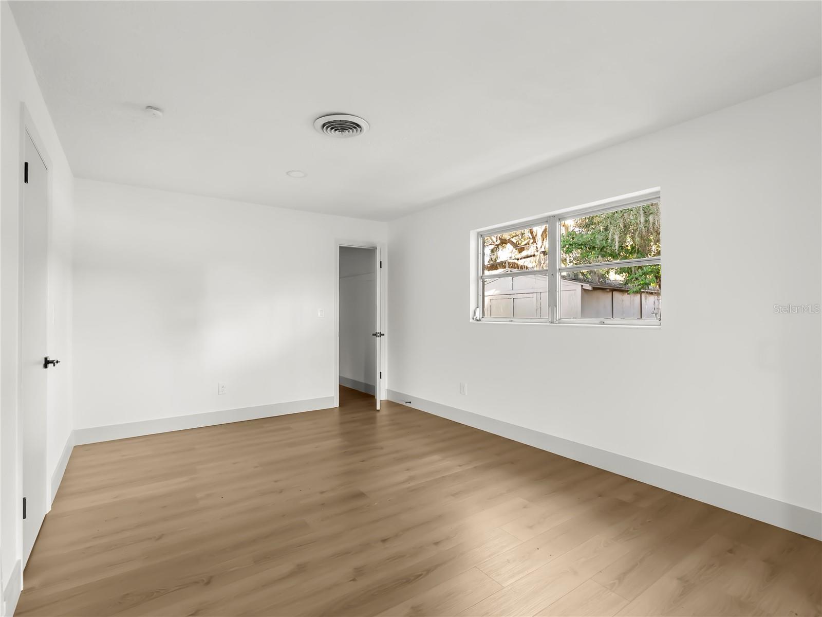 Image 21 of 27 For 5125 Louvre Avenue