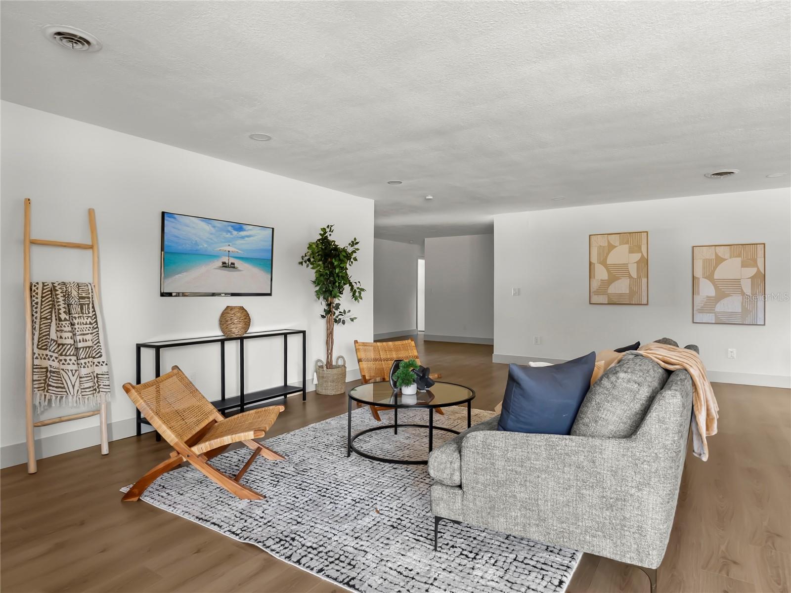 Image 6 of 27 For 5125 Louvre Avenue