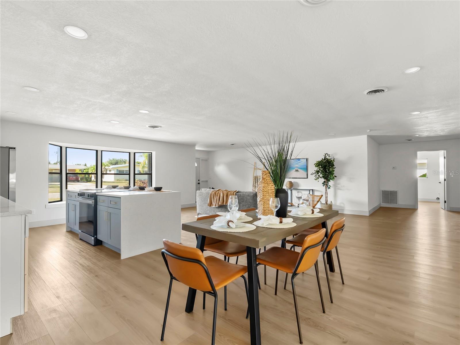 Image 7 of 27 For 5125 Louvre Avenue