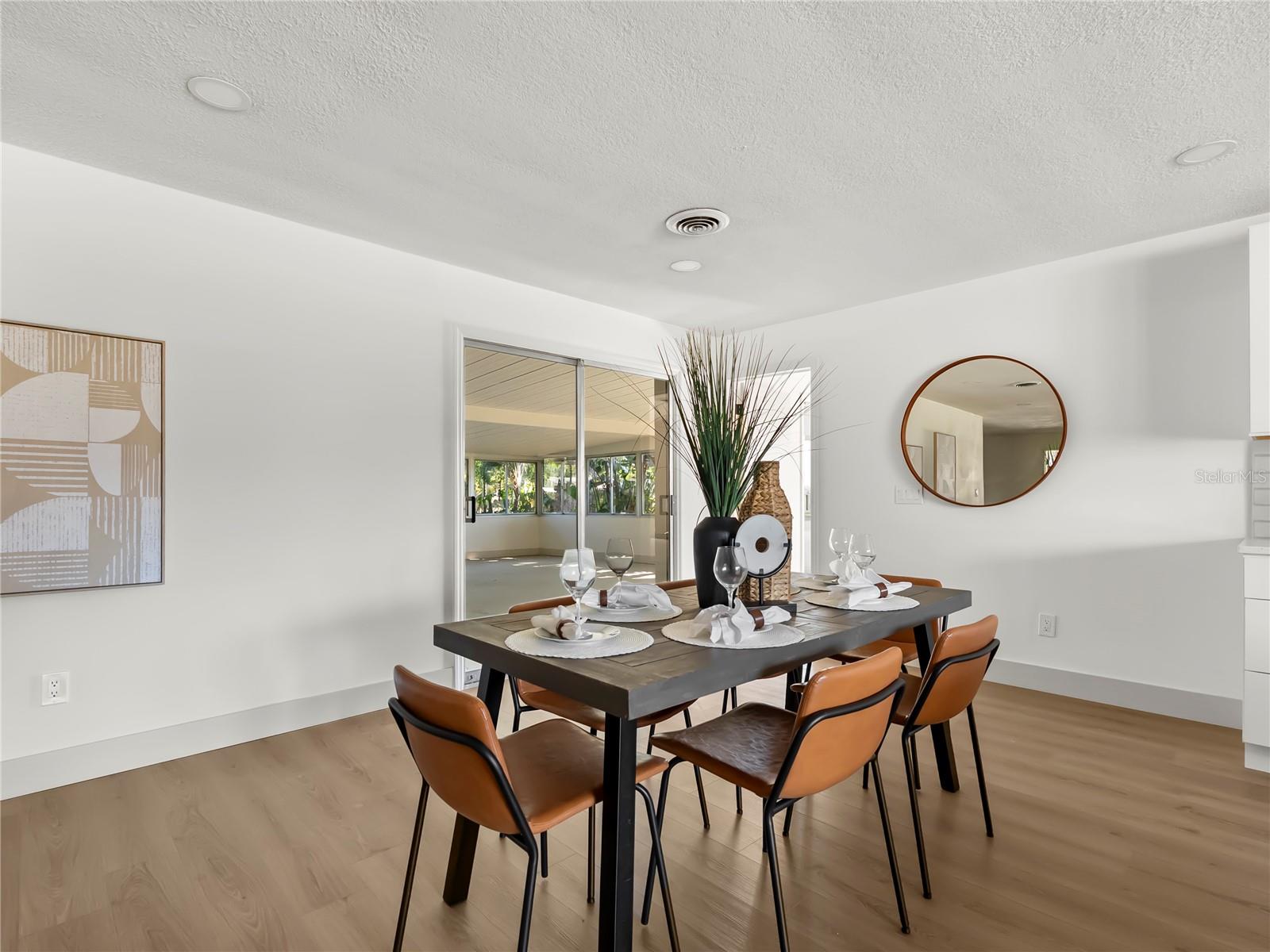 Image 8 of 27 For 5125 Louvre Avenue