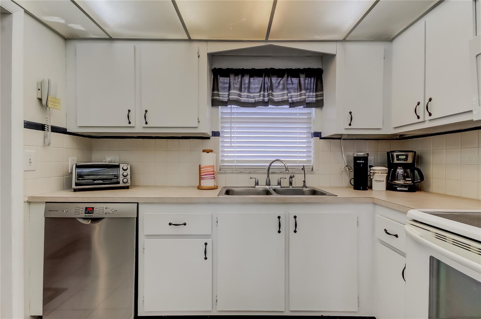 Image 13 of 45 For 4775 Cove Circle 1008