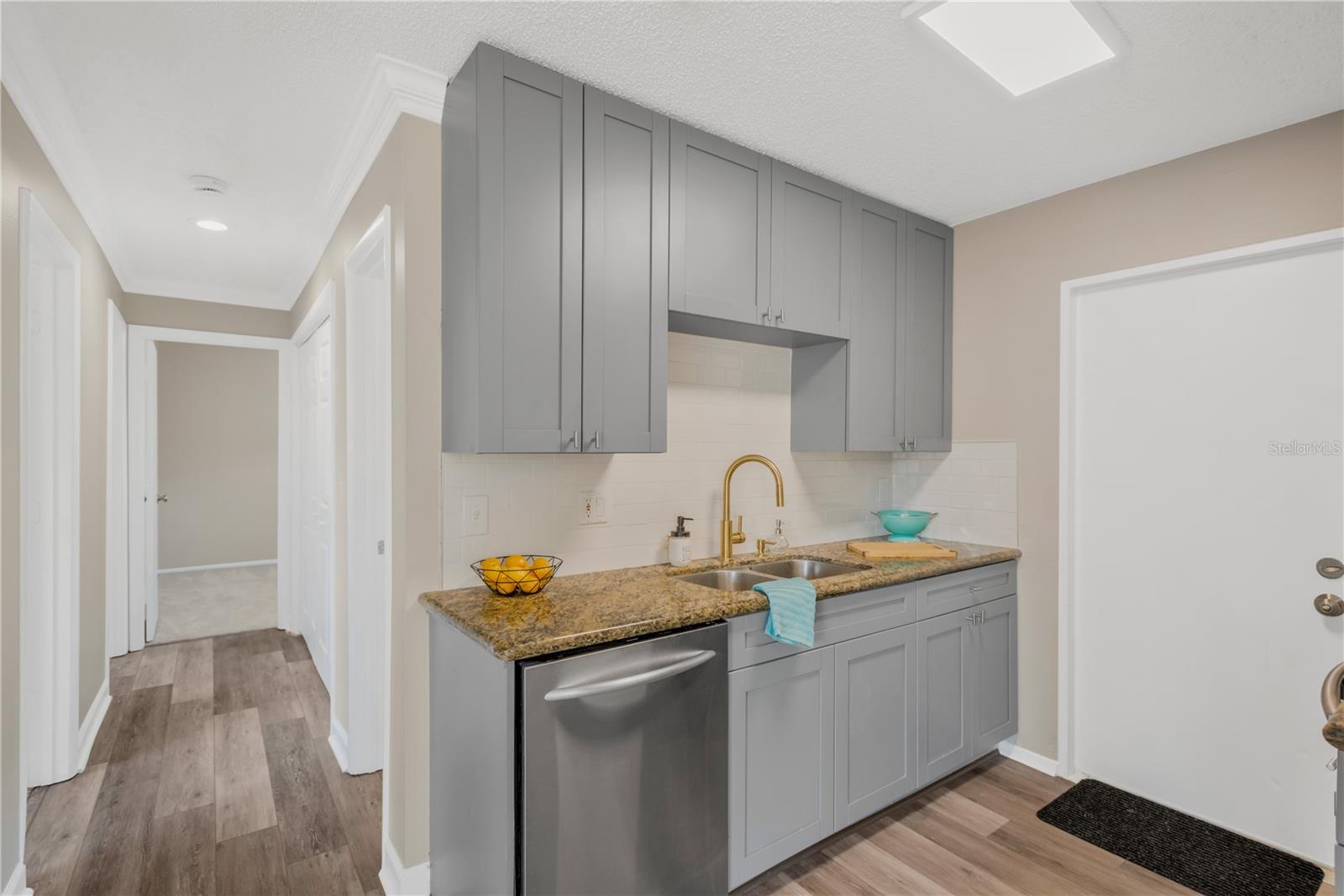 Image 4 of 23 For 1721 Humphrey Street