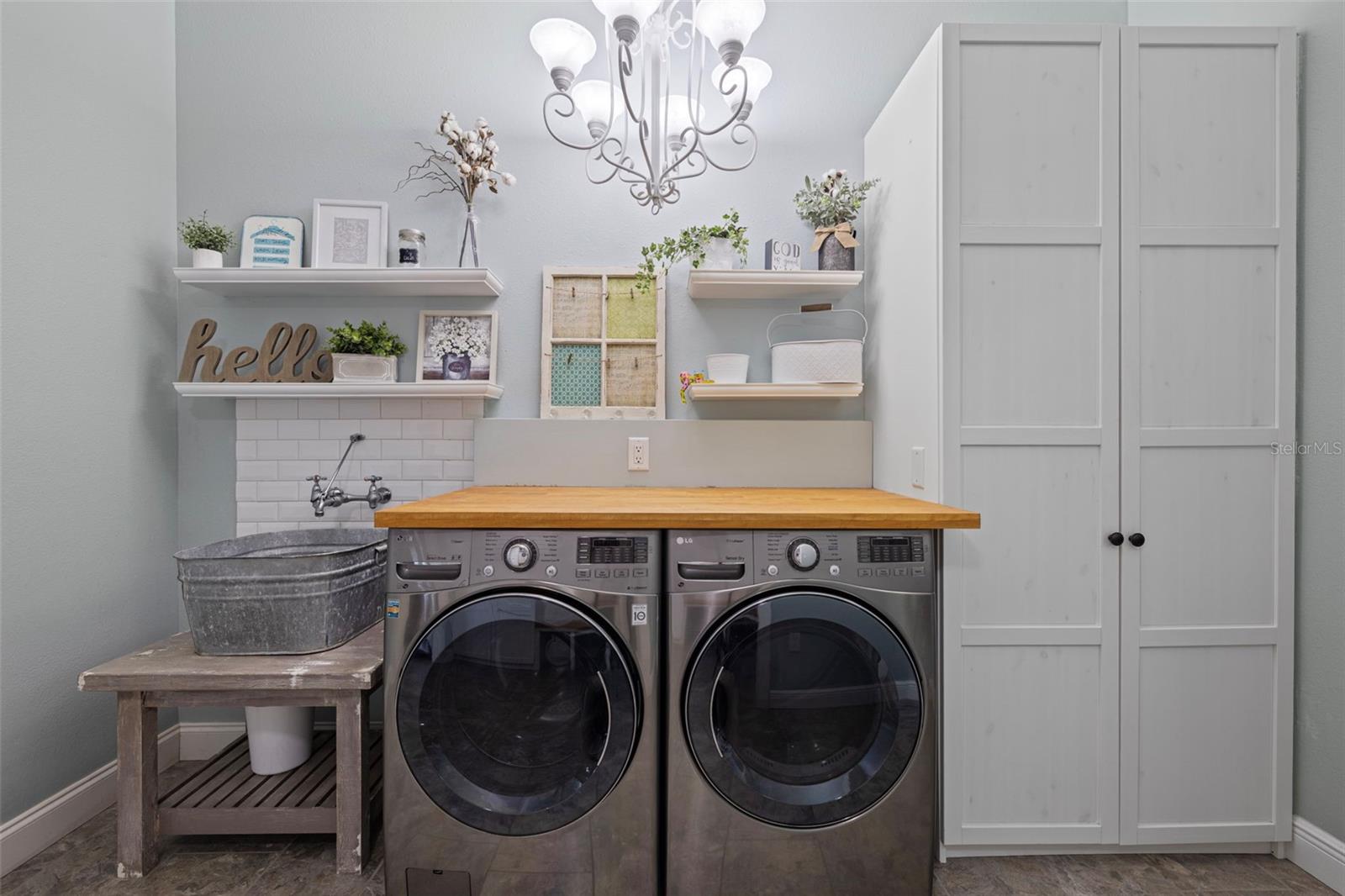 Image 23 of 53 For 5130 Spectacular Bid Drive