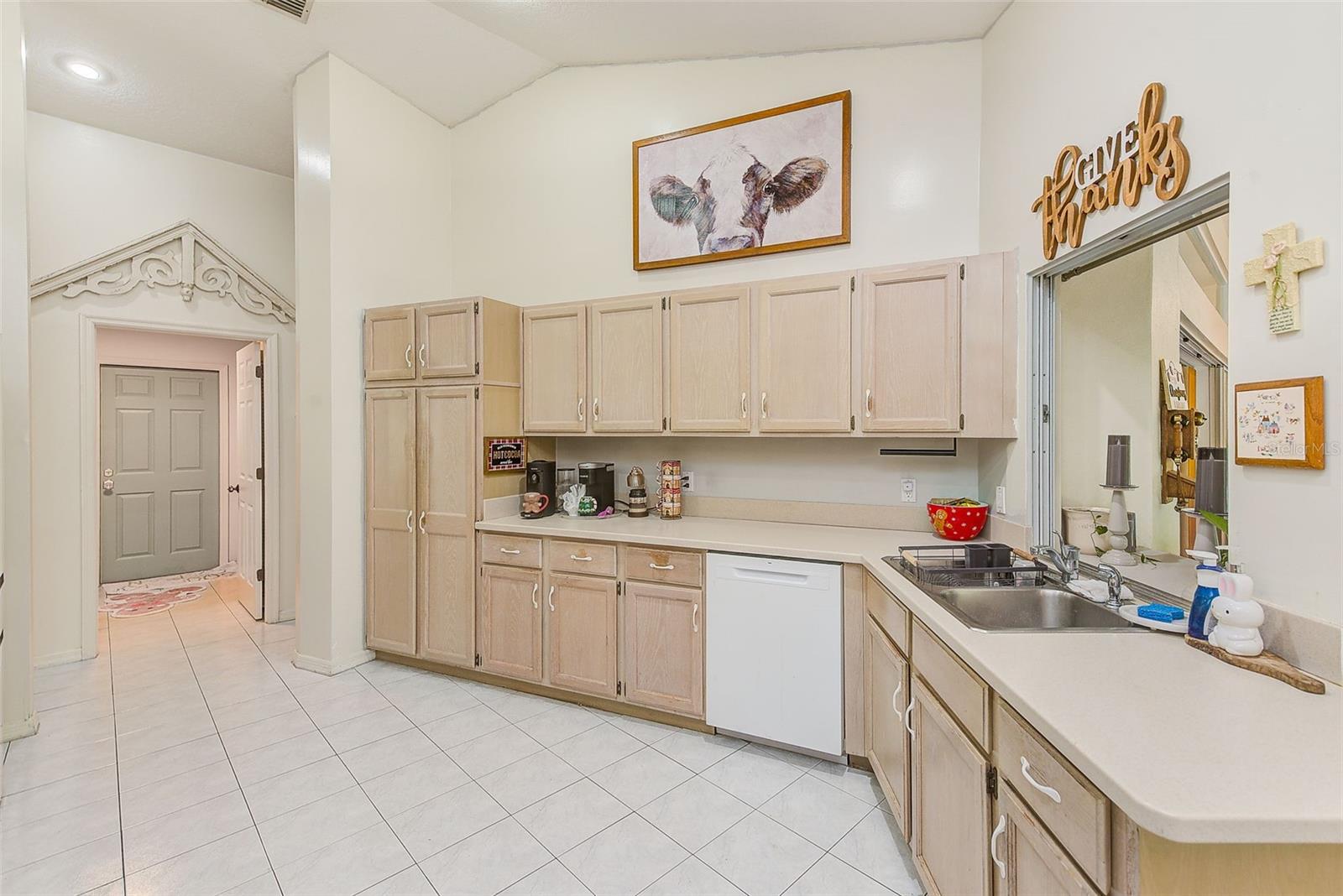 Image 17 of 51 For 30 Lemington Court