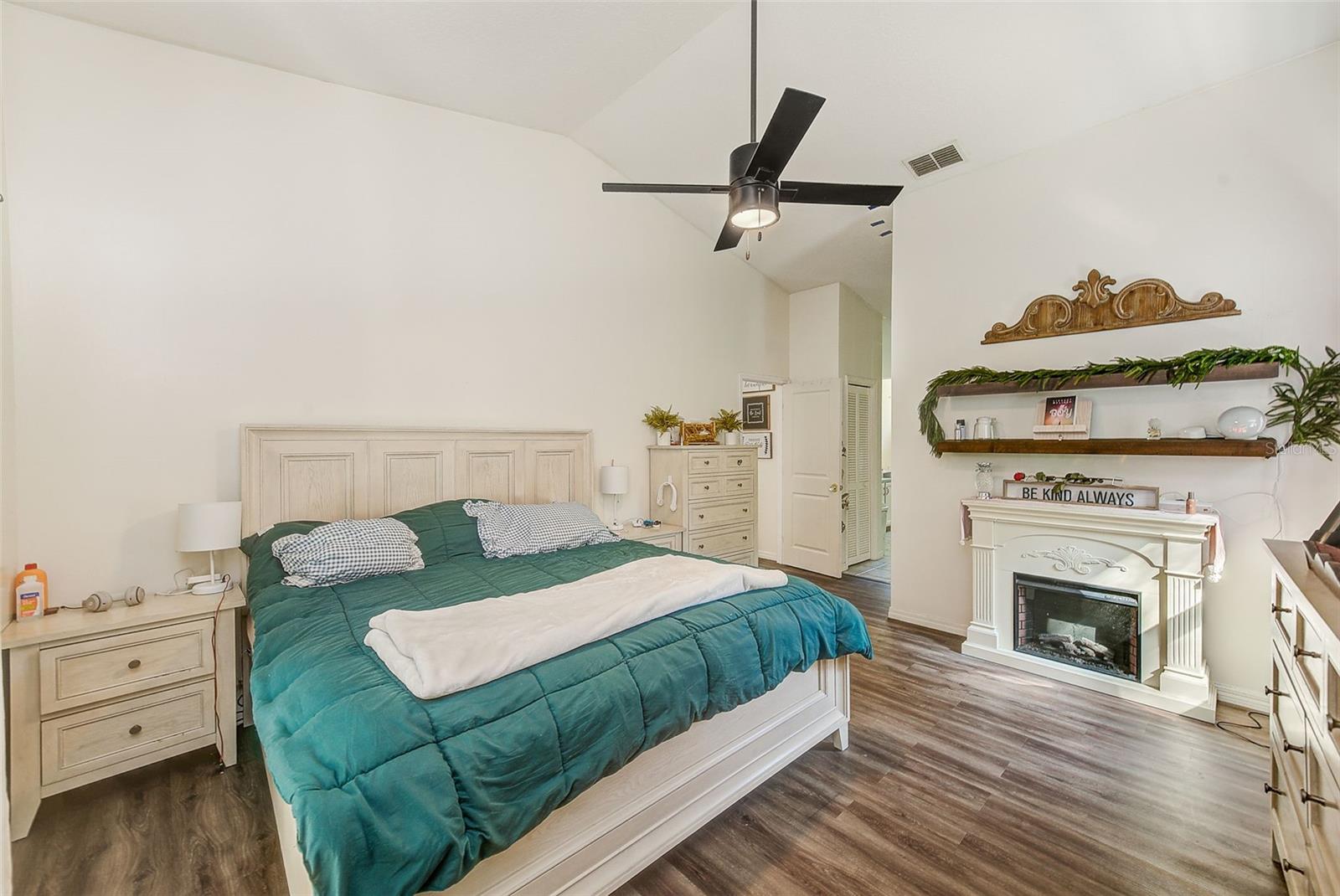 Image 21 of 51 For 30 Lemington Court