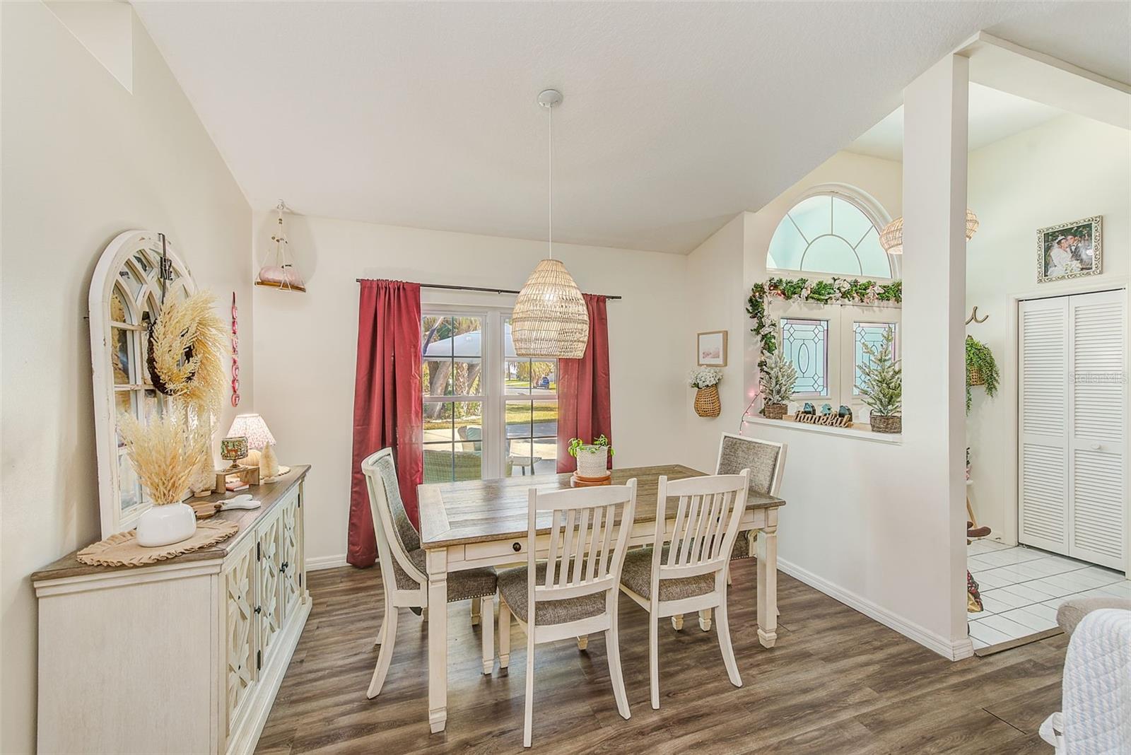 Image 8 of 51 For 30 Lemington Court