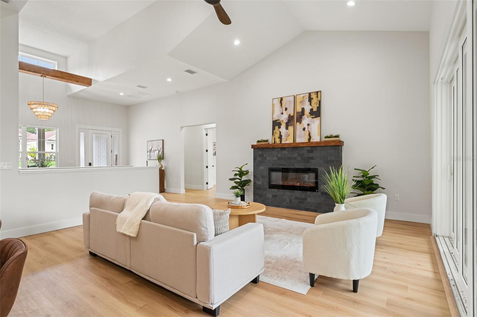 Listing photo id 14 for 4522 Majestic Hills Loop