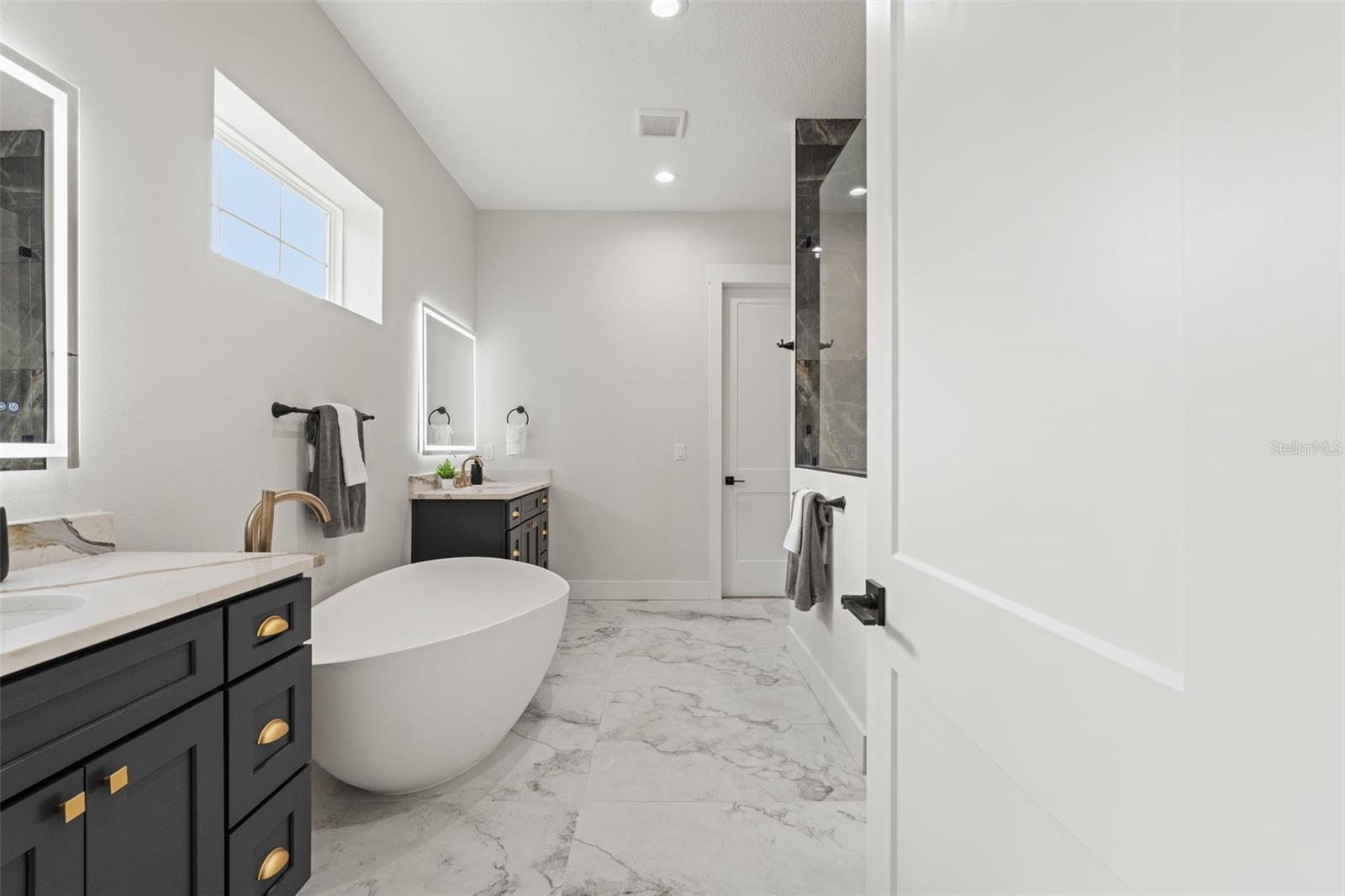 Listing photo id 42 for 4522 Majestic Hills Loop