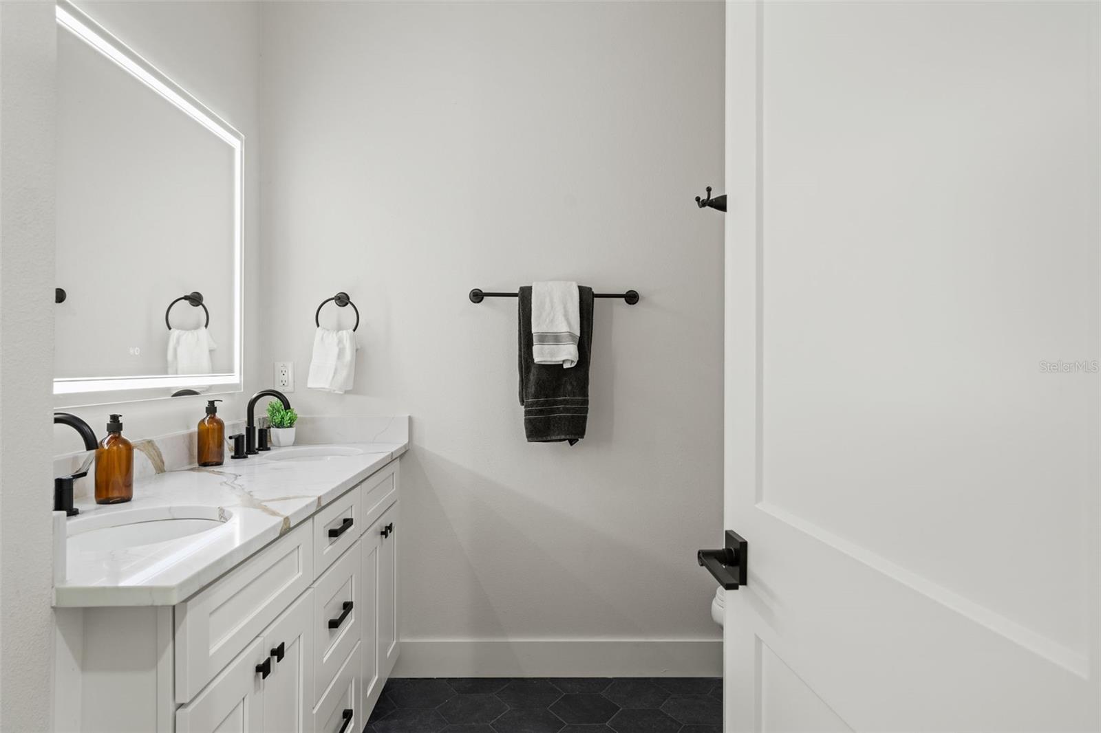 Listing photo id 62 for 4522 Majestic Hills Loop