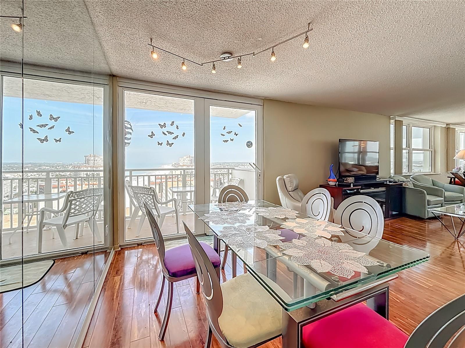 Image 24 of 73 For 17408 Gulf Blvd  1302