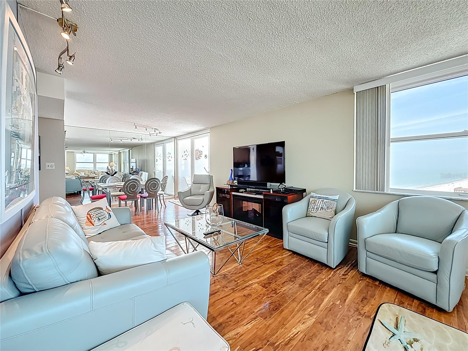 Image 34 of 73 For 17408 Gulf Blvd  1302