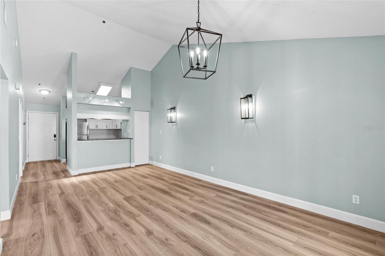 Image 13 of 27 For 3002 Cleveland Street B12