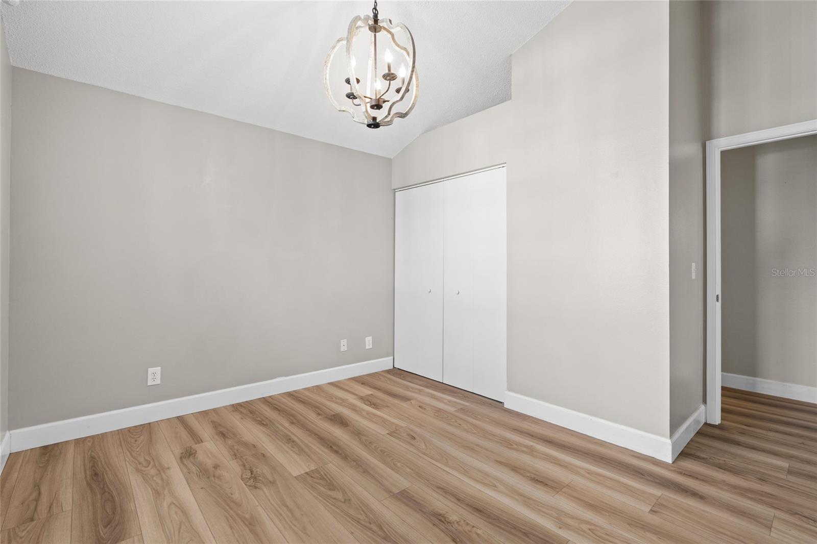 Image 17 of 27 For 3002 Cleveland Street B12