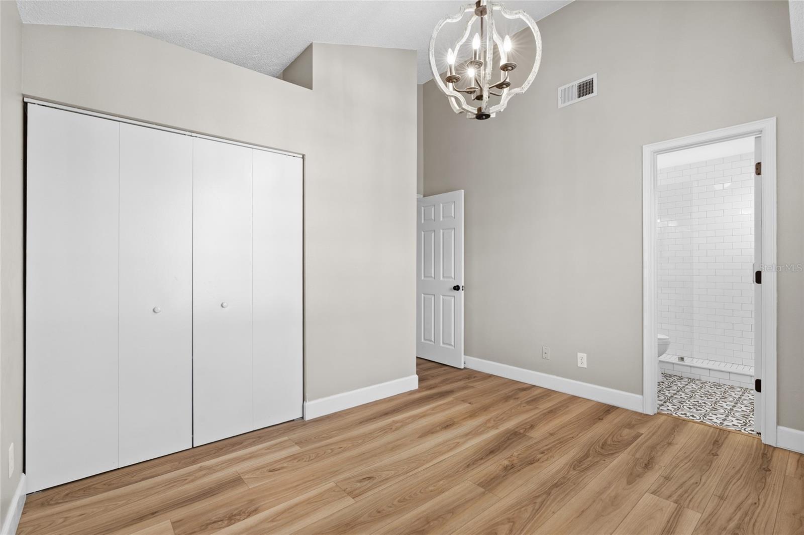 Image 18 of 27 For 3002 Cleveland Street B12