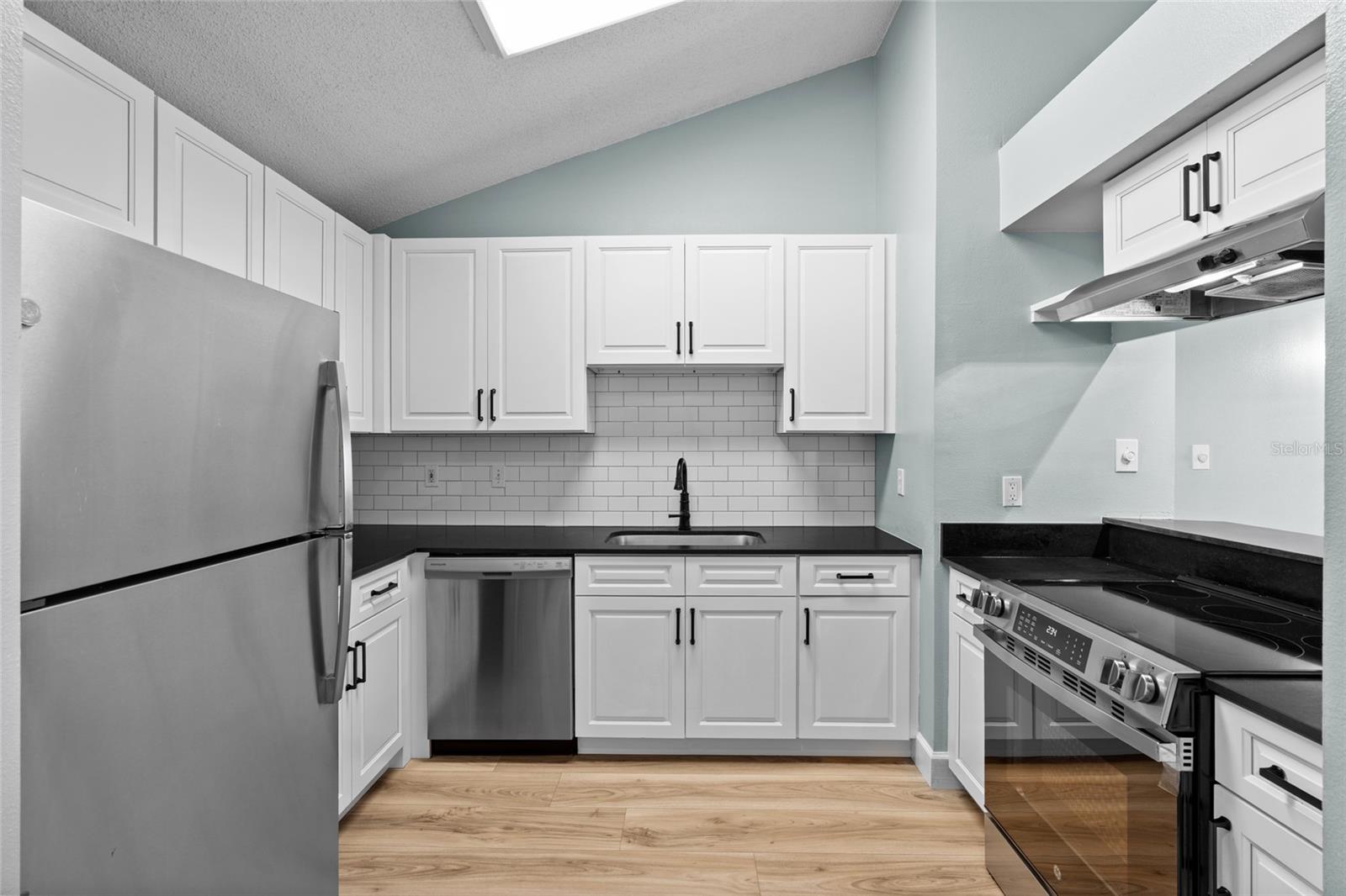 Image 8 of 27 For 3002 Cleveland Street B12