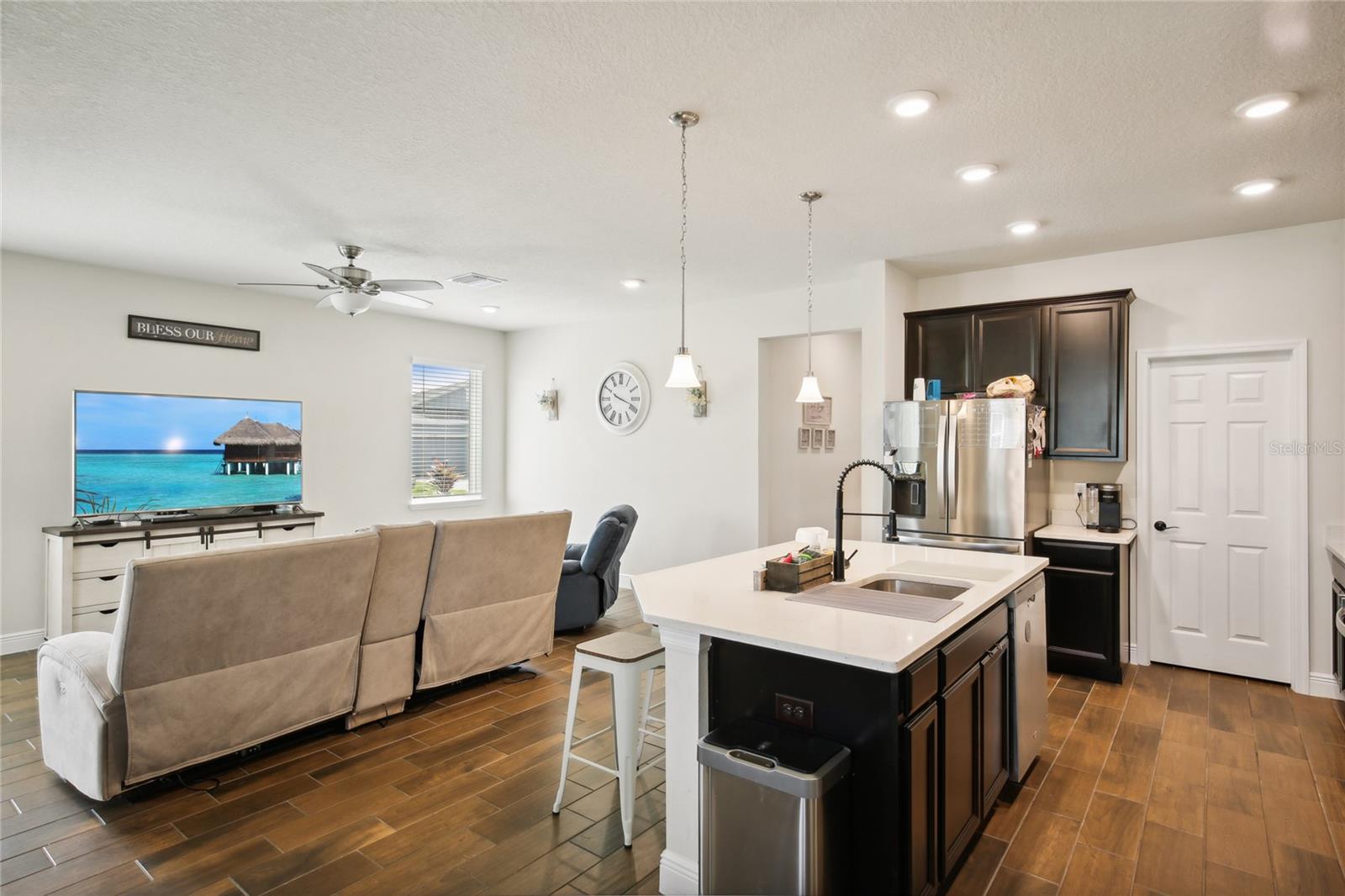 Image 10 of 49 For 6240 Sea Air Drive