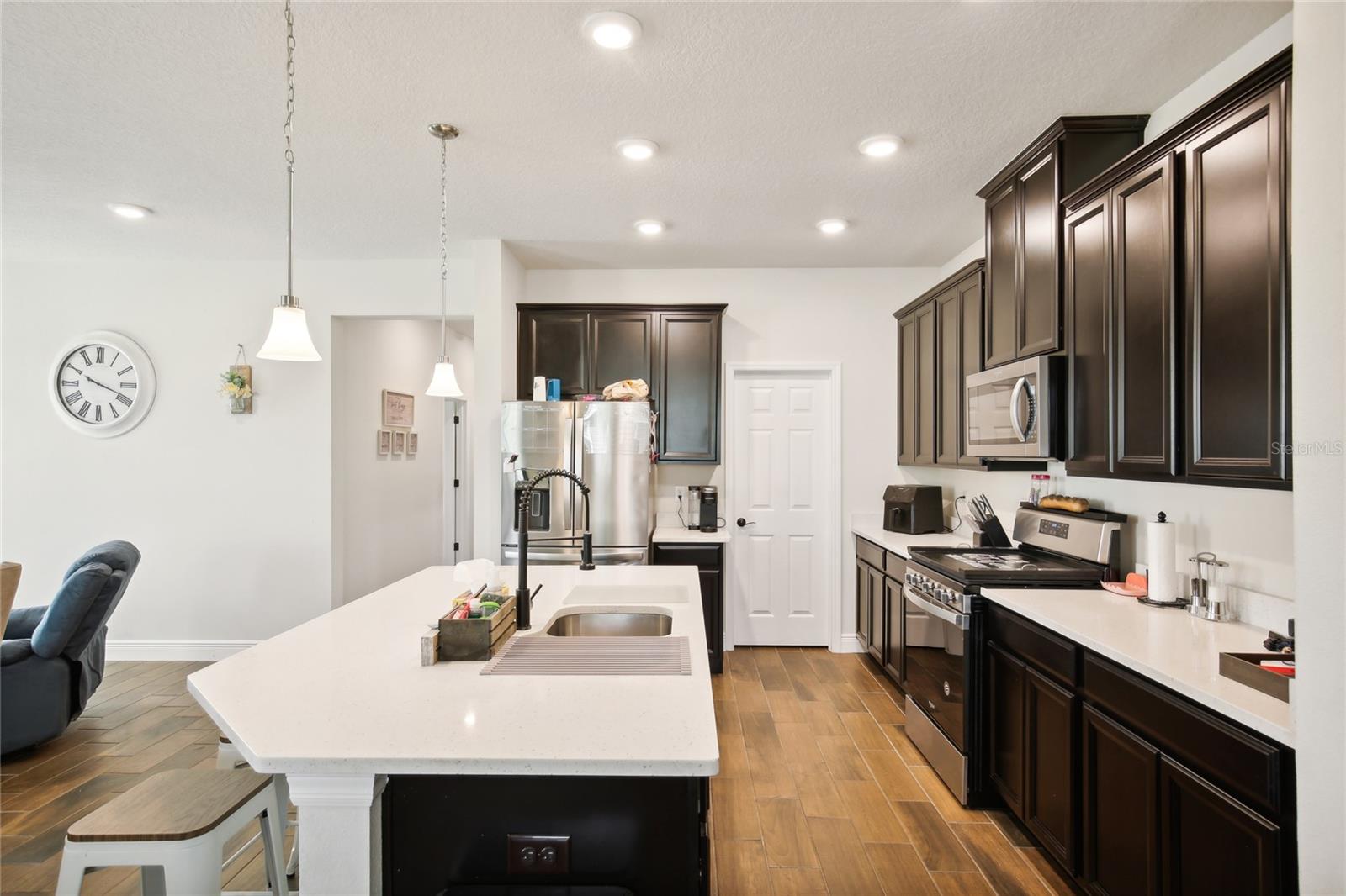 Image 11 of 49 For 6240 Sea Air Drive