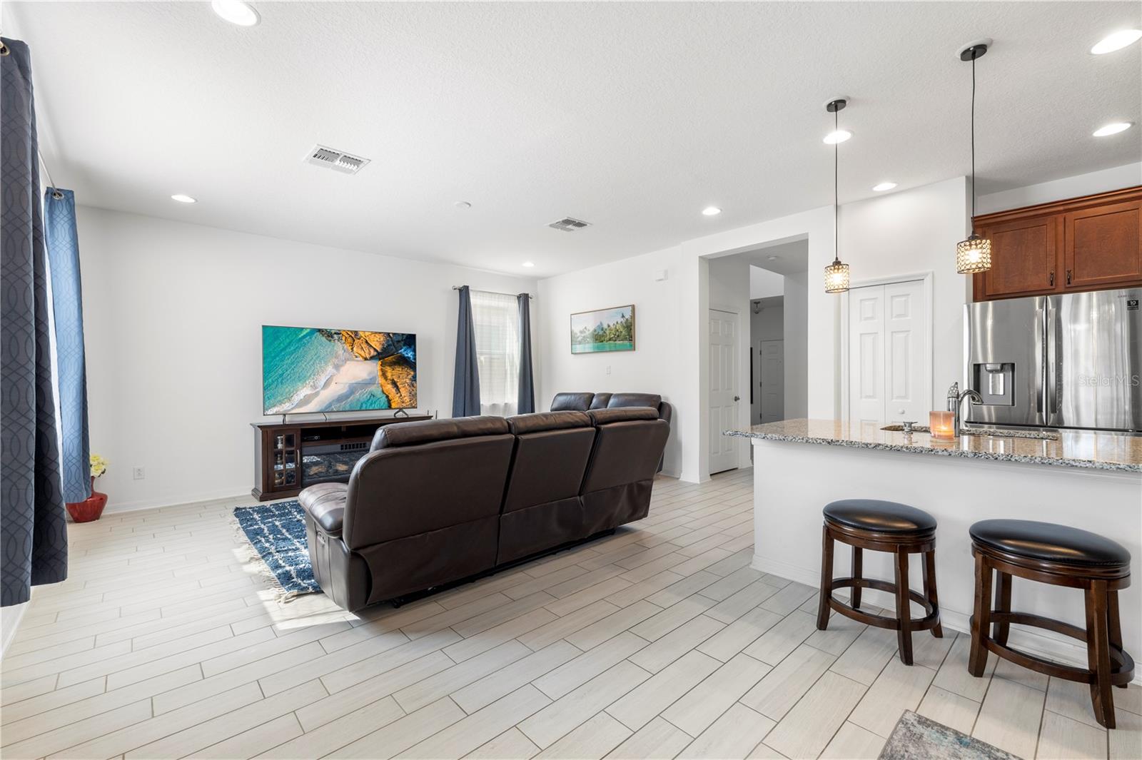 Image 17 of 64 For 19926 Stone Pine Circle