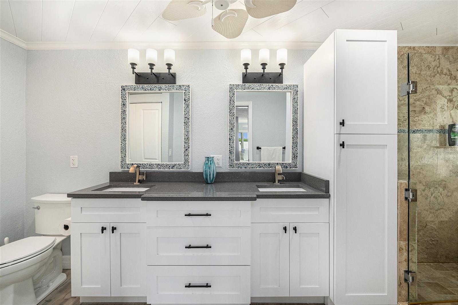 Listing photo id 19 for 5694 Oakhurst Drive