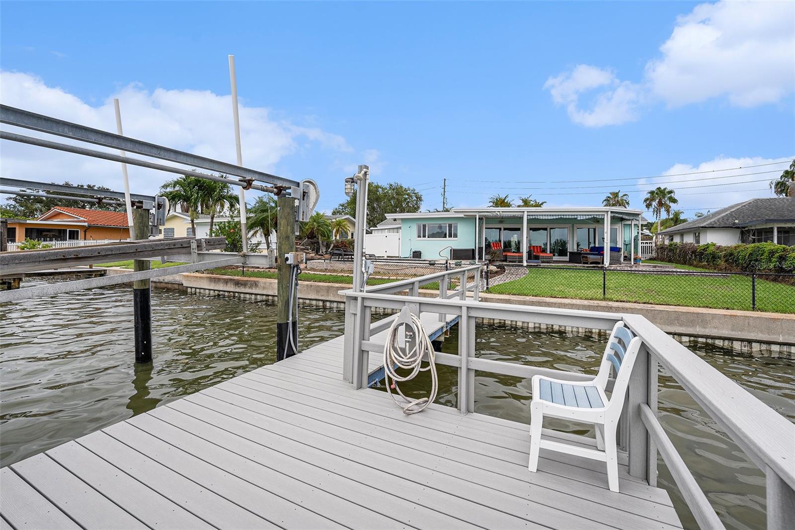 Listing photo id 32 for 5694 Oakhurst Drive