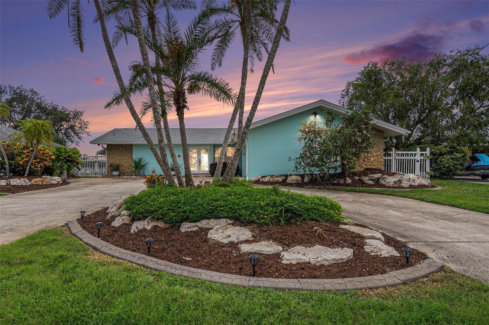 Listing photo id 34 for 5694 Oakhurst Drive