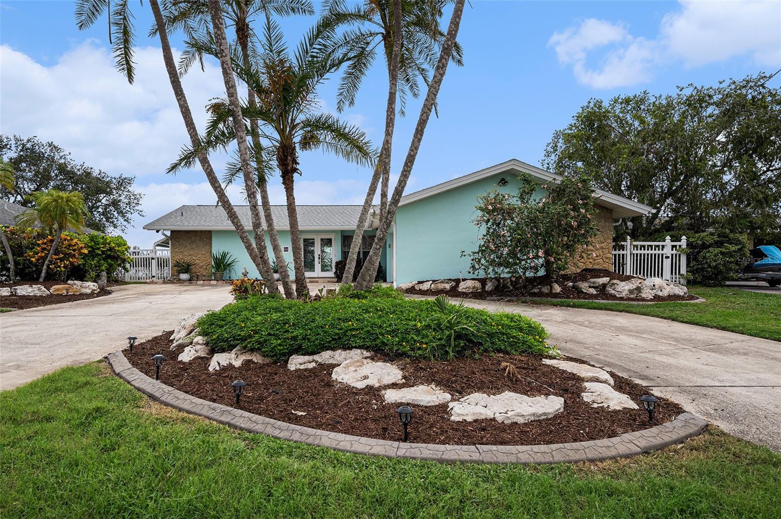 Listing photo id 35 for 5694 Oakhurst Drive