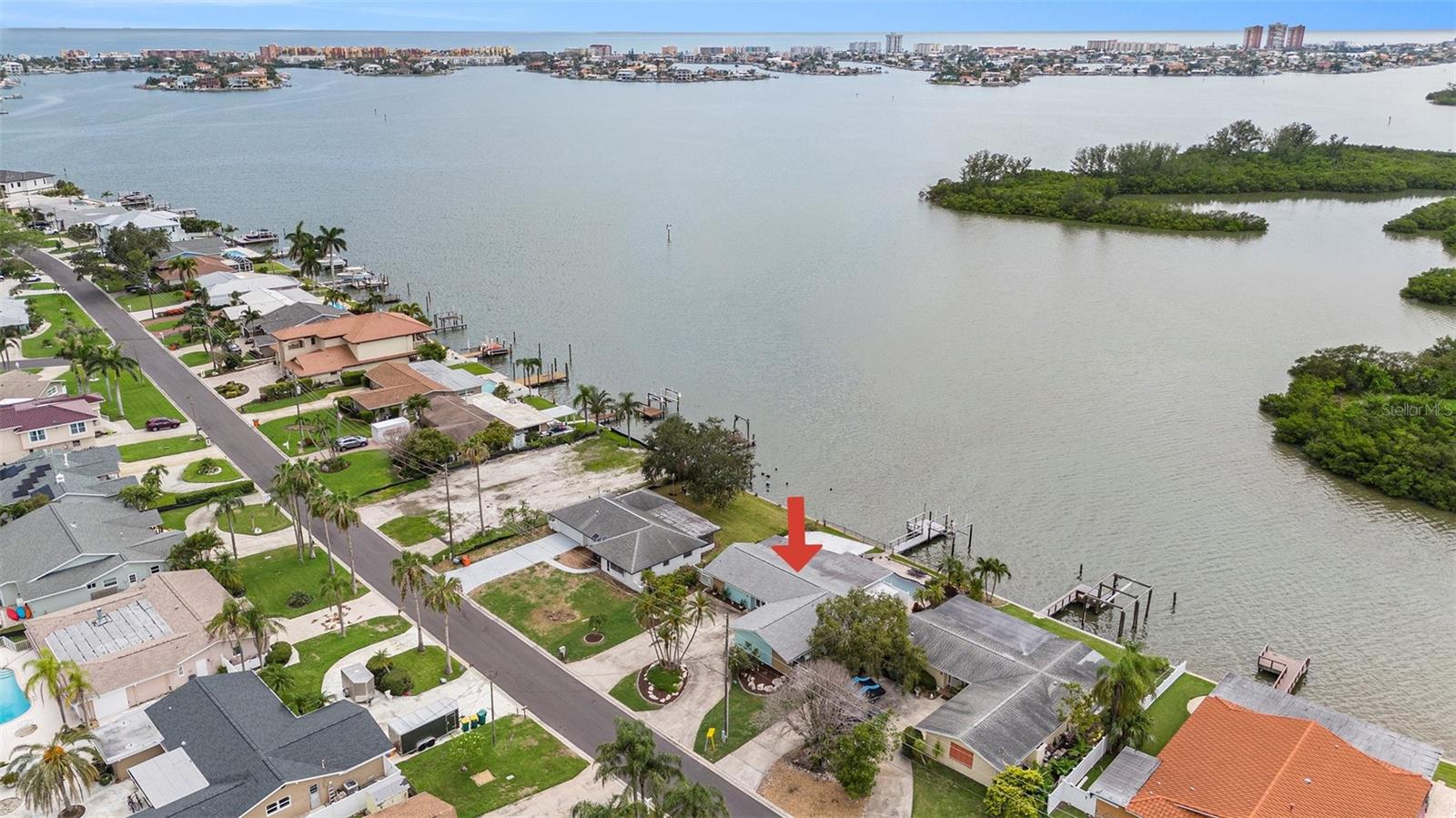 Listing photo id 41 for 5694 Oakhurst Drive