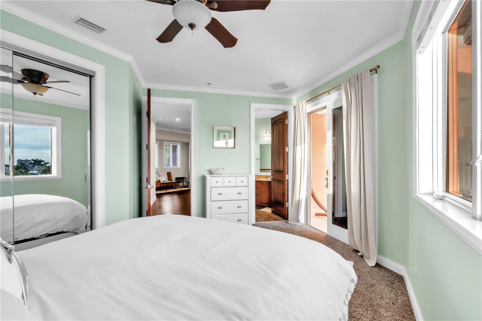 Listing photo id 43 for 7924 3rd Avenue S