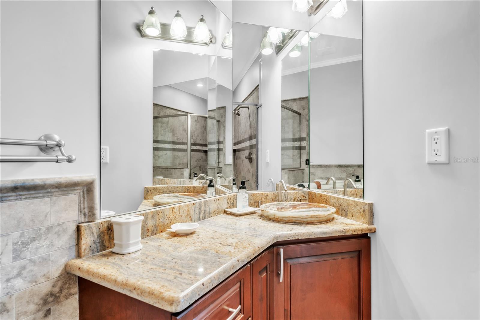 Listing photo id 45 for 7924 3rd Avenue S