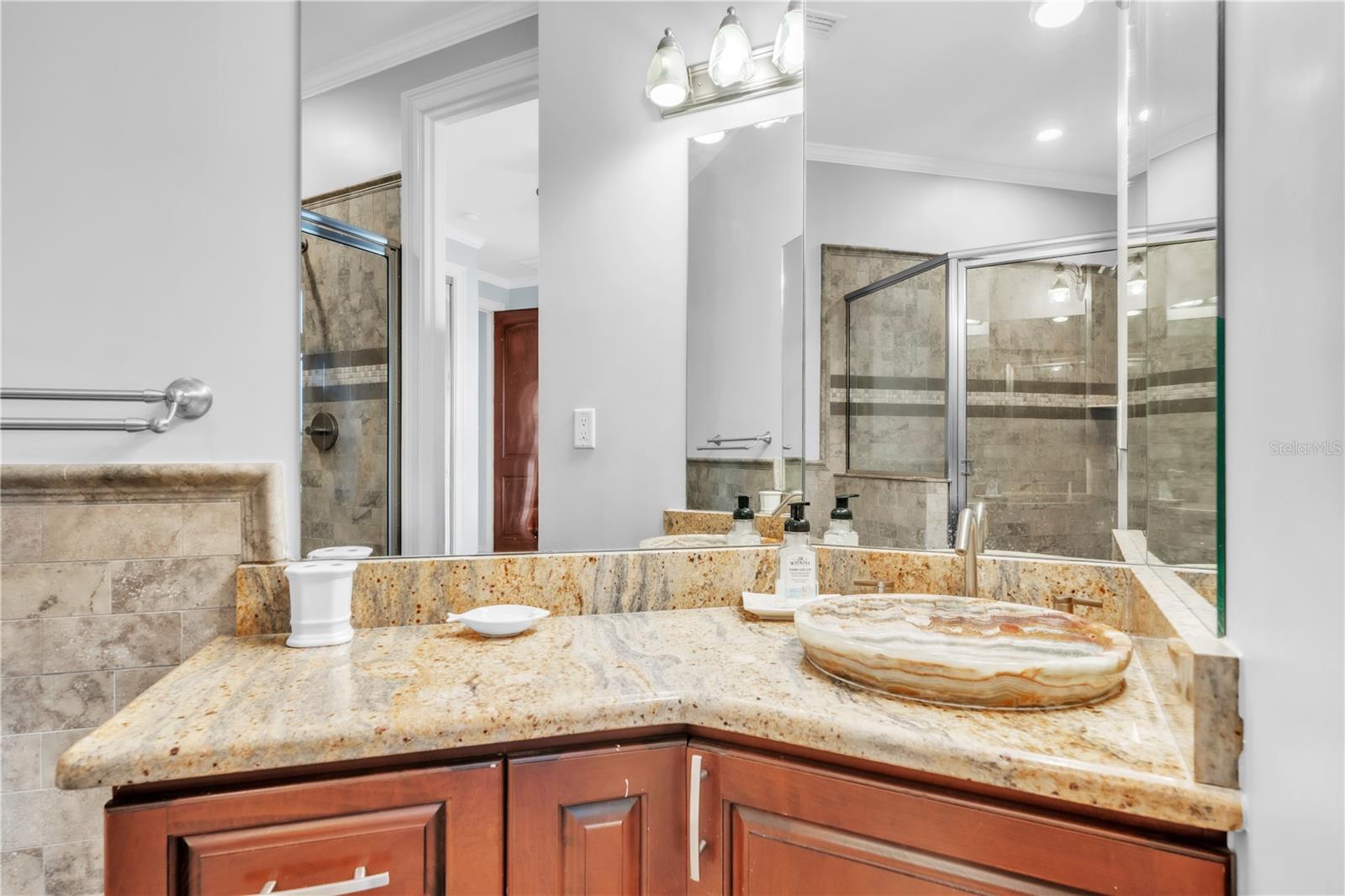 Listing photo id 46 for 7924 3rd Avenue S