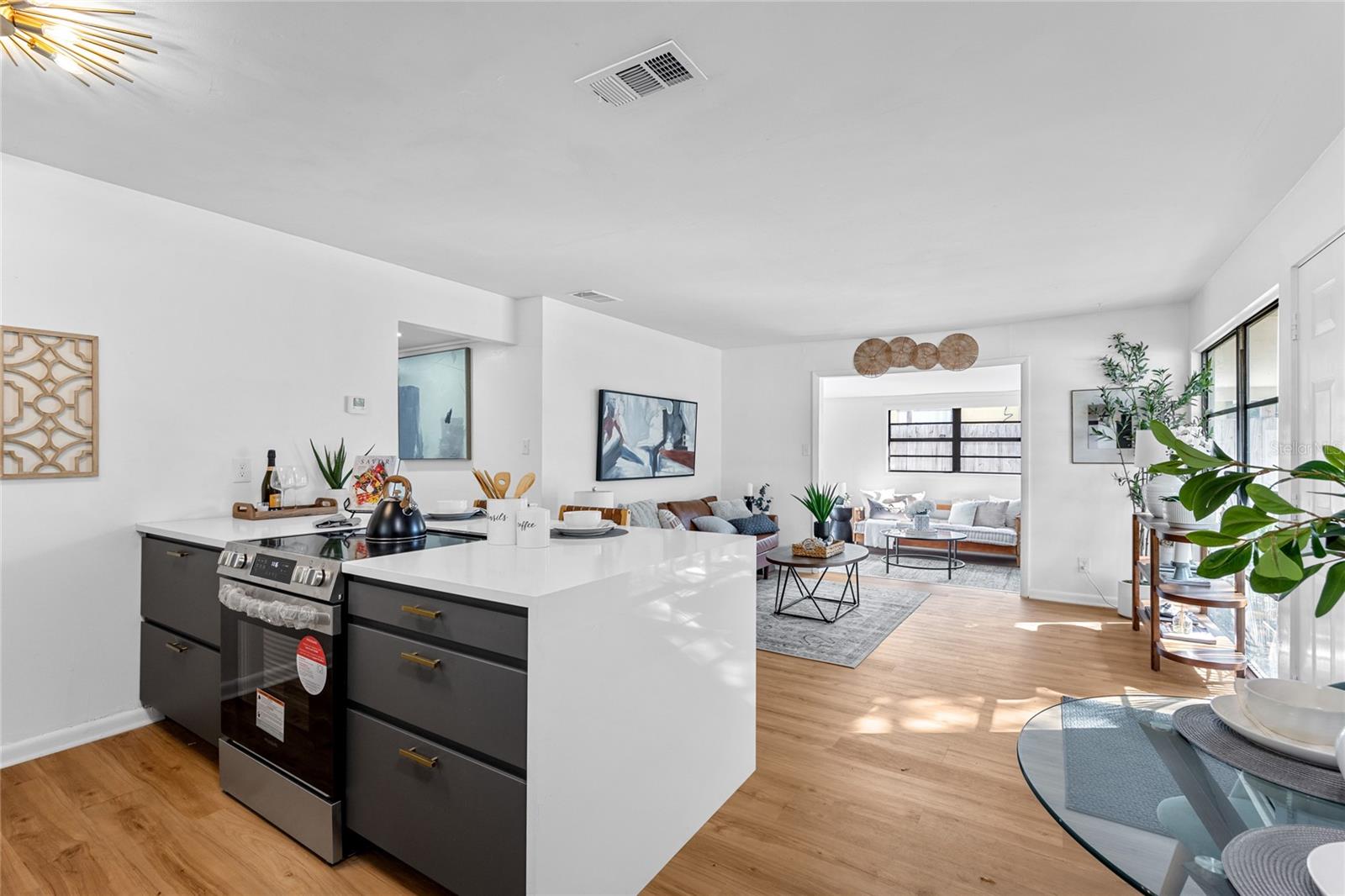 Image 11 of 37 For 4735 Wisconsin Avenue