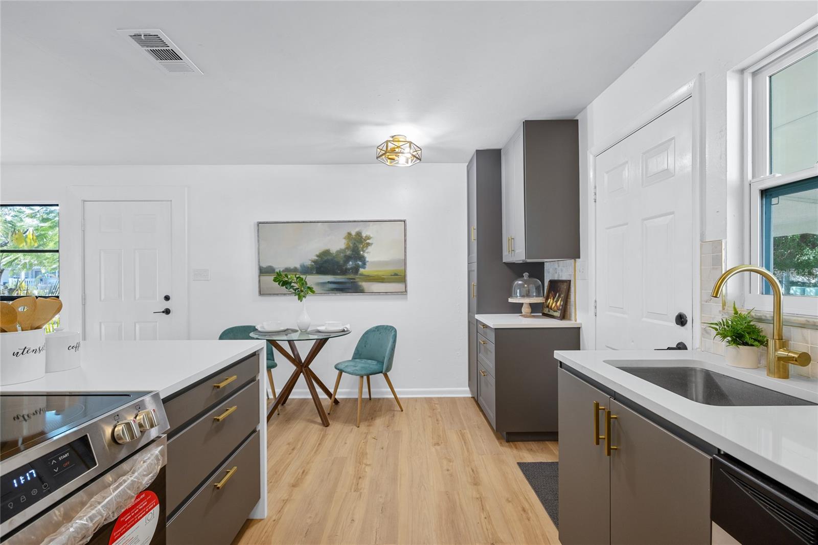 Image 9 of 37 For 4735 Wisconsin Avenue