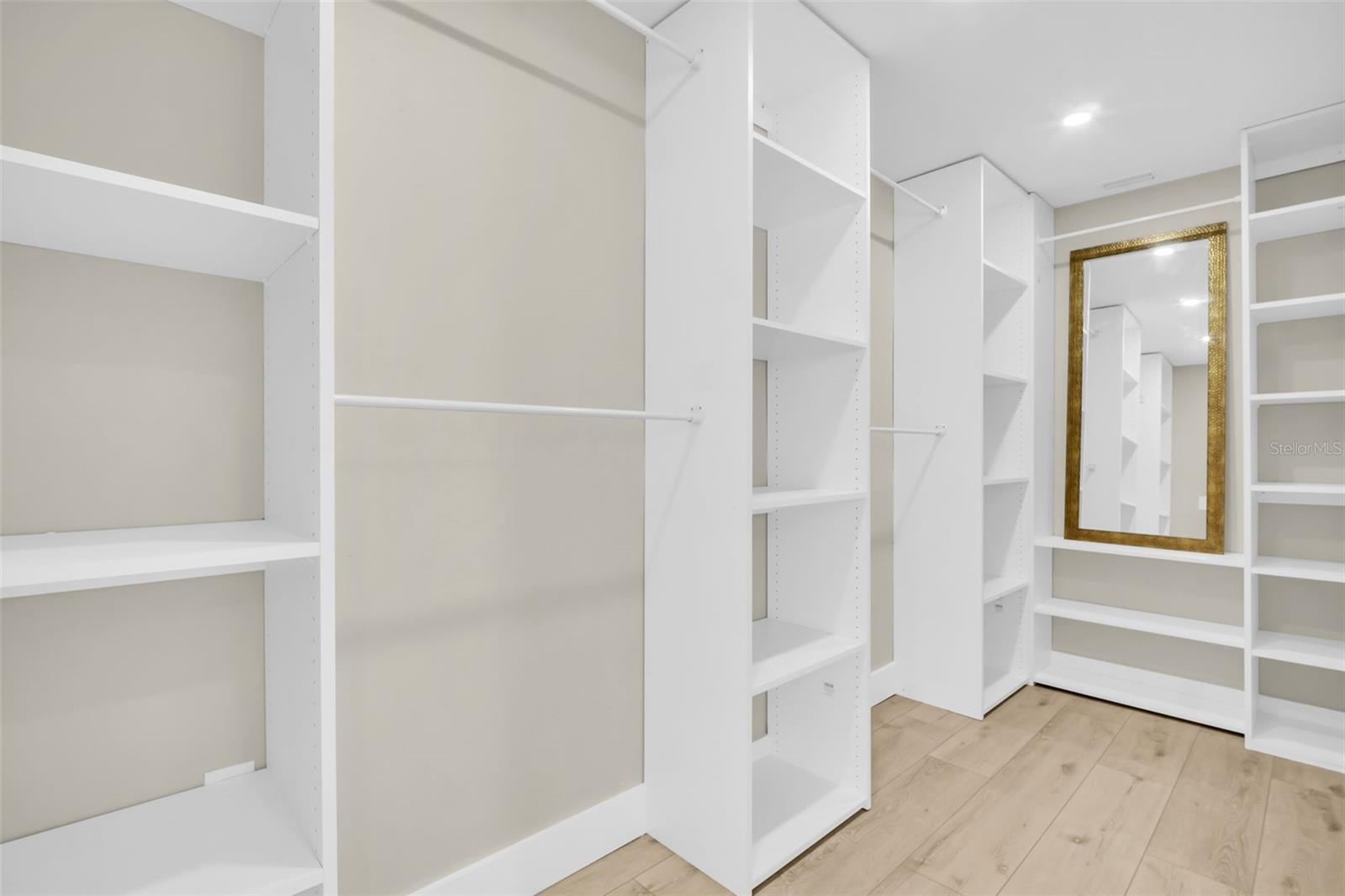 Image 14 of 47 For 2520 Southpointe Drive