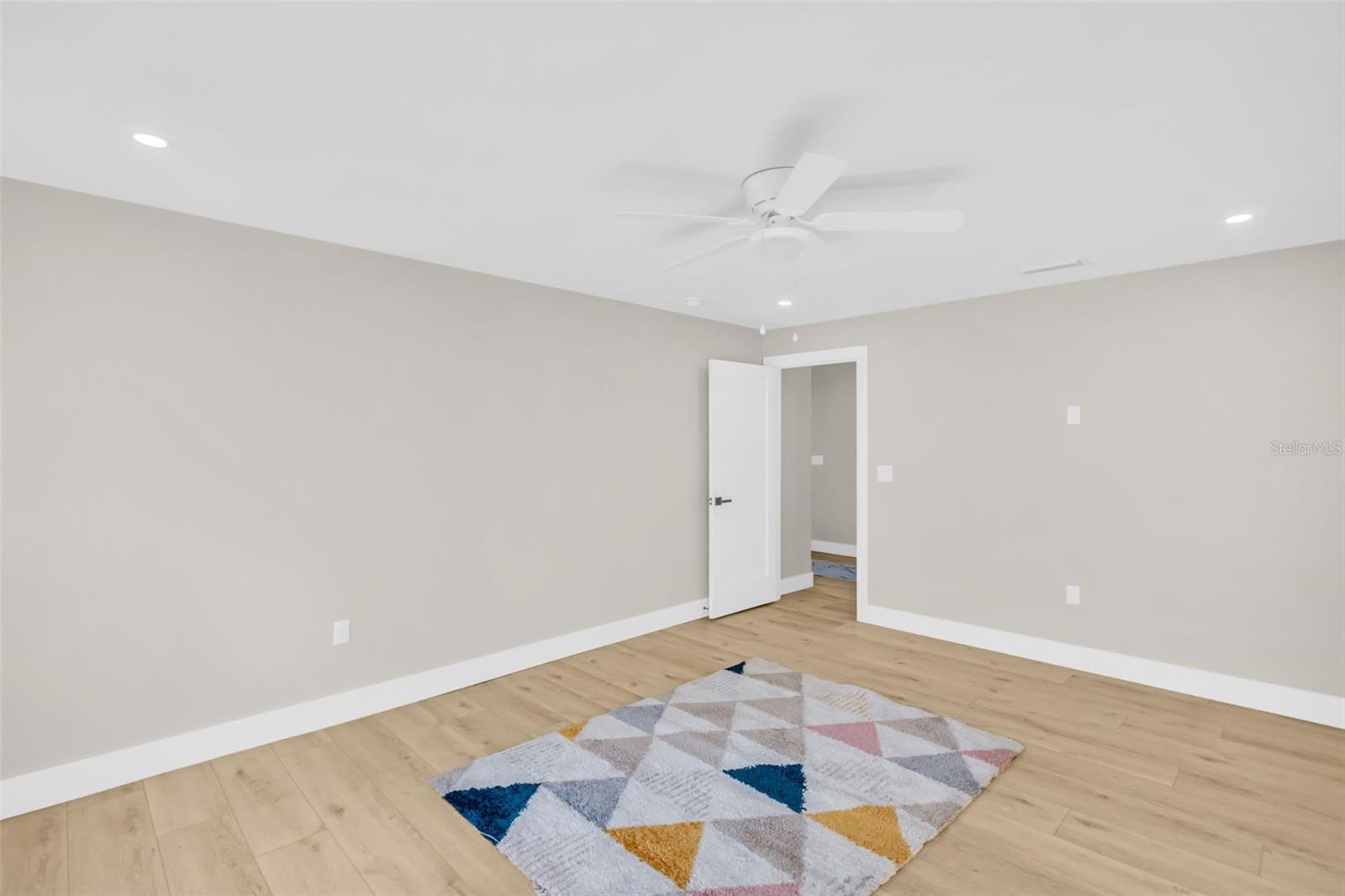 Image 16 of 47 For 2520 Southpointe Drive