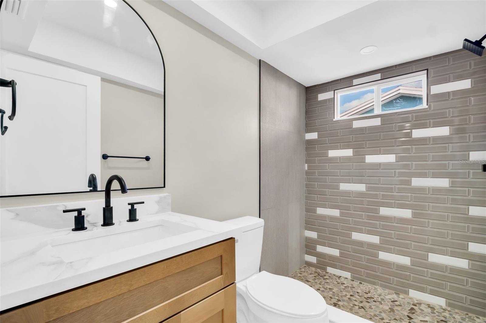 Image 23 of 47 For 2520 Southpointe Drive