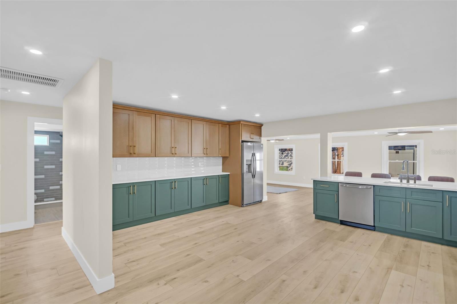 Image 3 of 47 For 2520 Southpointe Drive